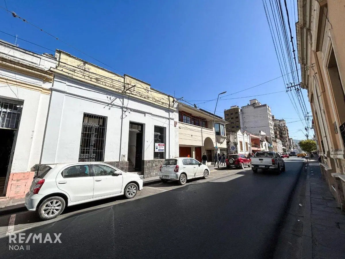 VENTA CASA 6 DORM B°CENTRO 3
