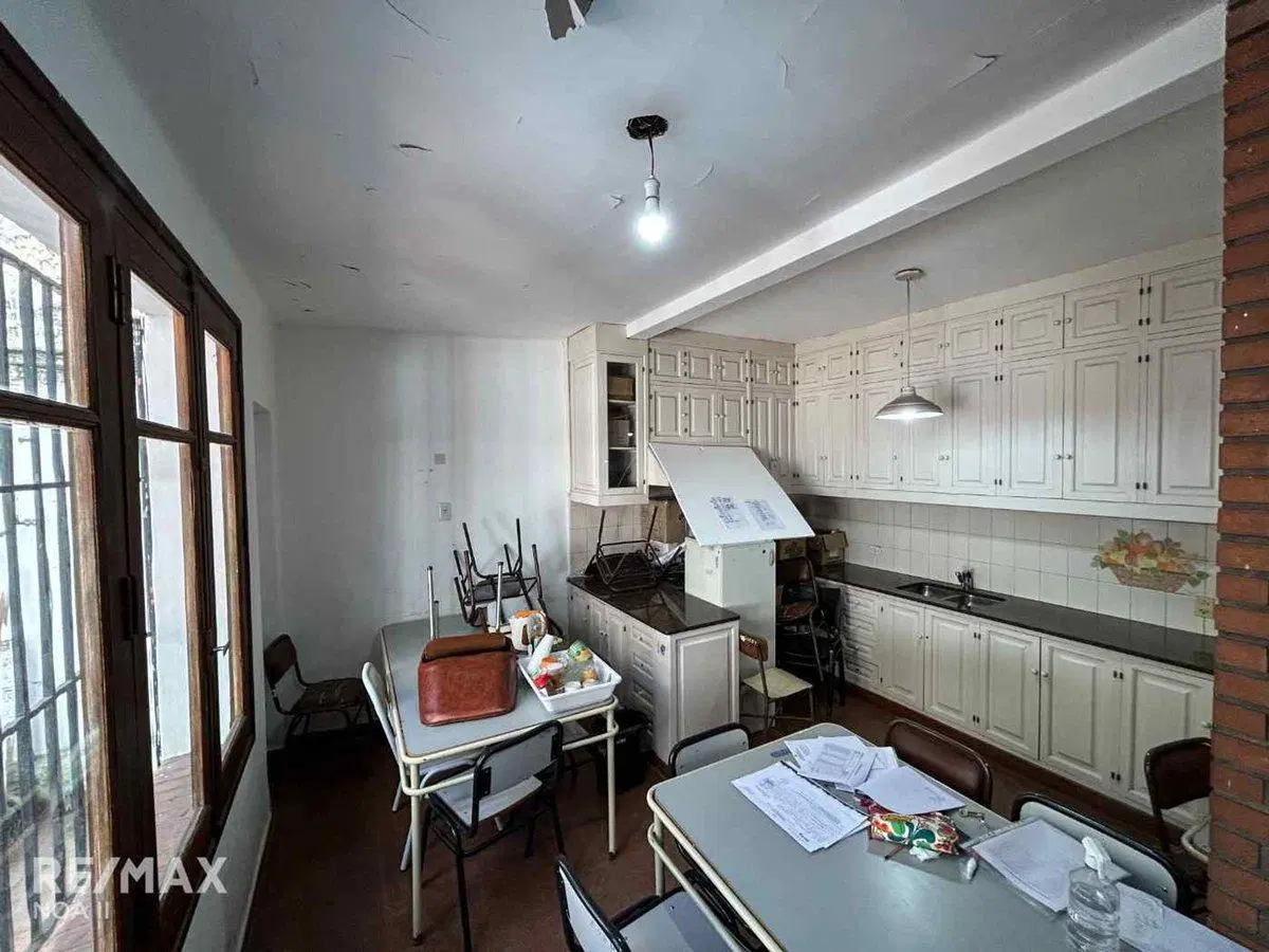 VENTA CASA 6 DORM B°CENTRO 5