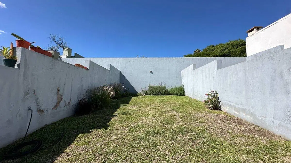 VENTA CASA EN BAJO LA VIÑA 3 DORMITORIOS 4