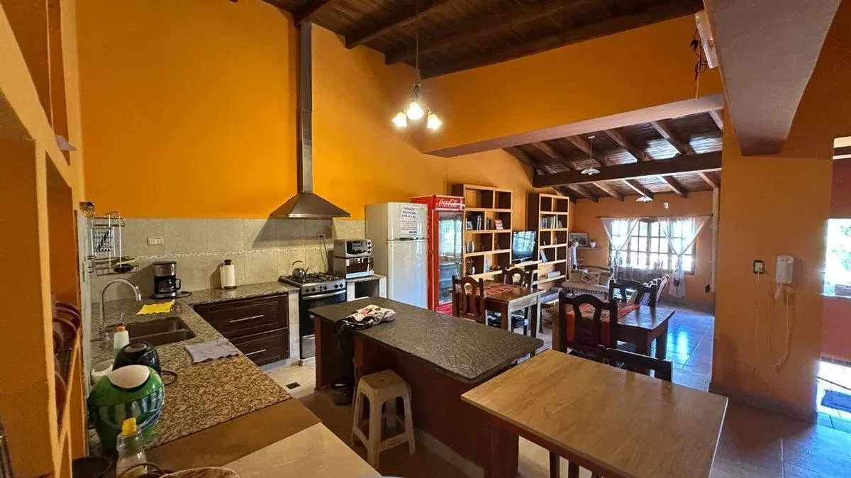 HOSTAL 5 HABITACIONES + 1 DEPTO HUMAHUACA 4