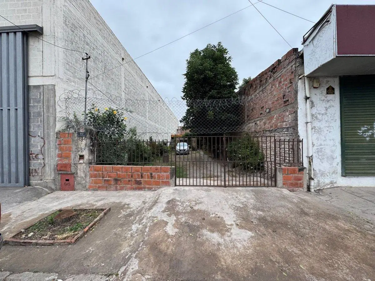 VENTA CASA EN BARRIO SAN PEDRITO, 3 HABITACIONES. 5