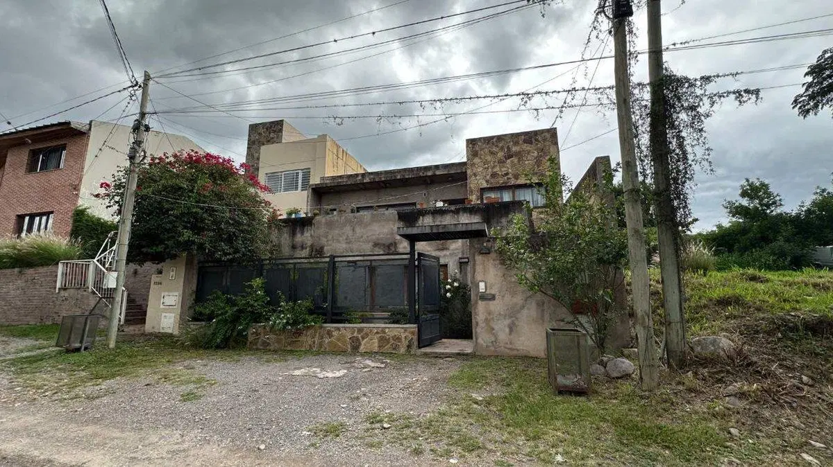 VENTA CASA 300 M² -  4 DORM. - B° ALTO PADILLA 3