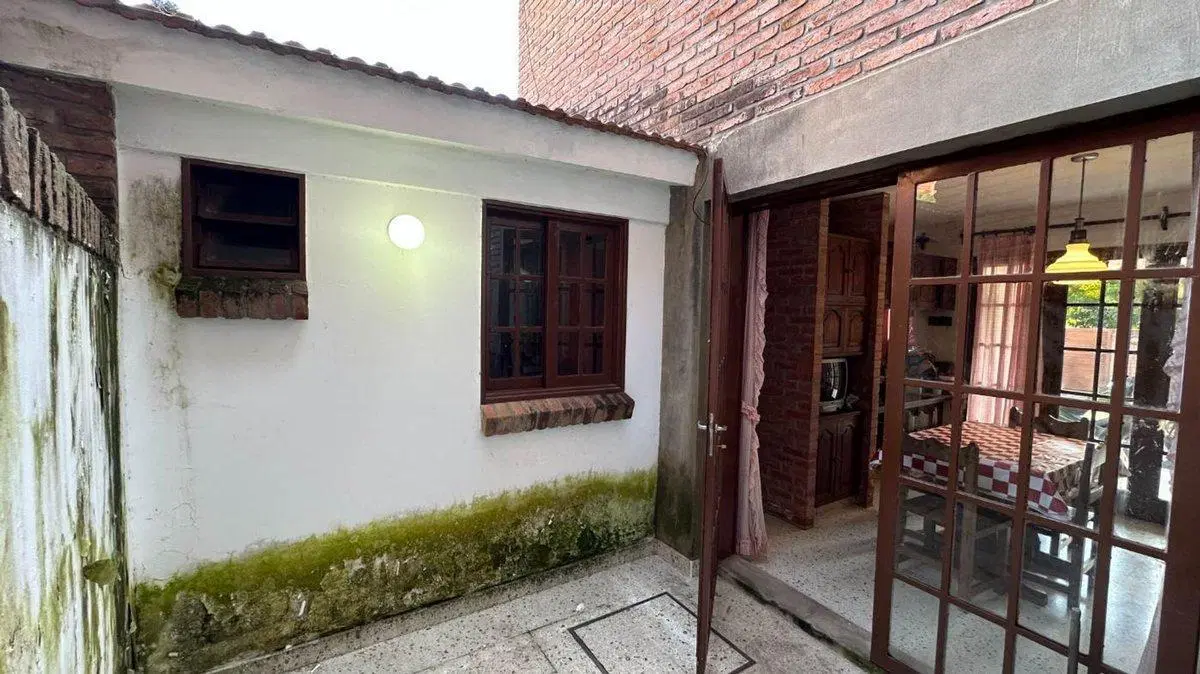 VENTA CASA B° LOS PERALES 4 DORM ESQUINA 5