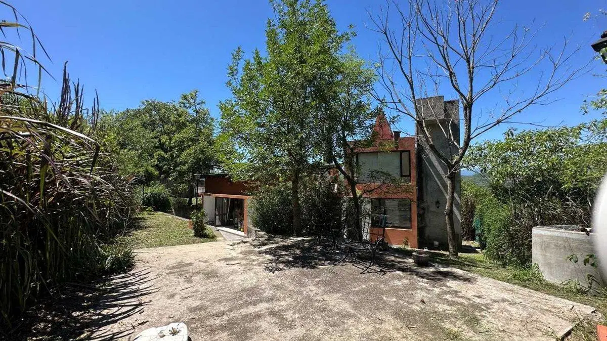 VENTA CASA 3 DORM 1600m2 - B° LOS PERALES 4