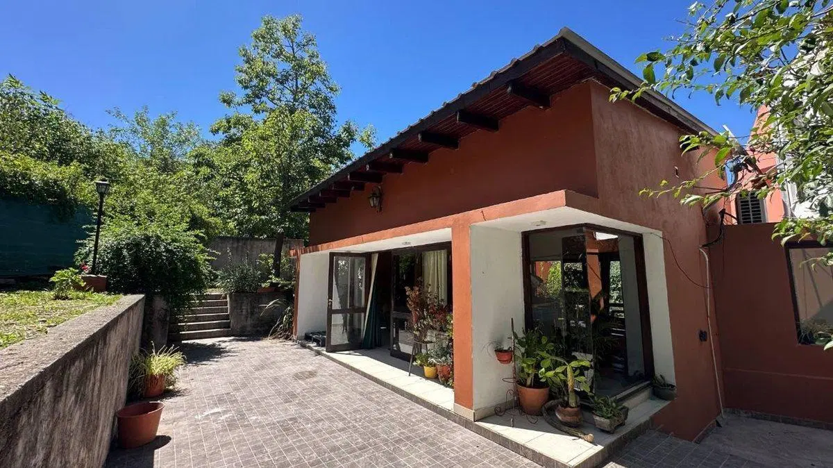 VENTA CASA 3 DORM 1600m2 - B° LOS PERALES 3