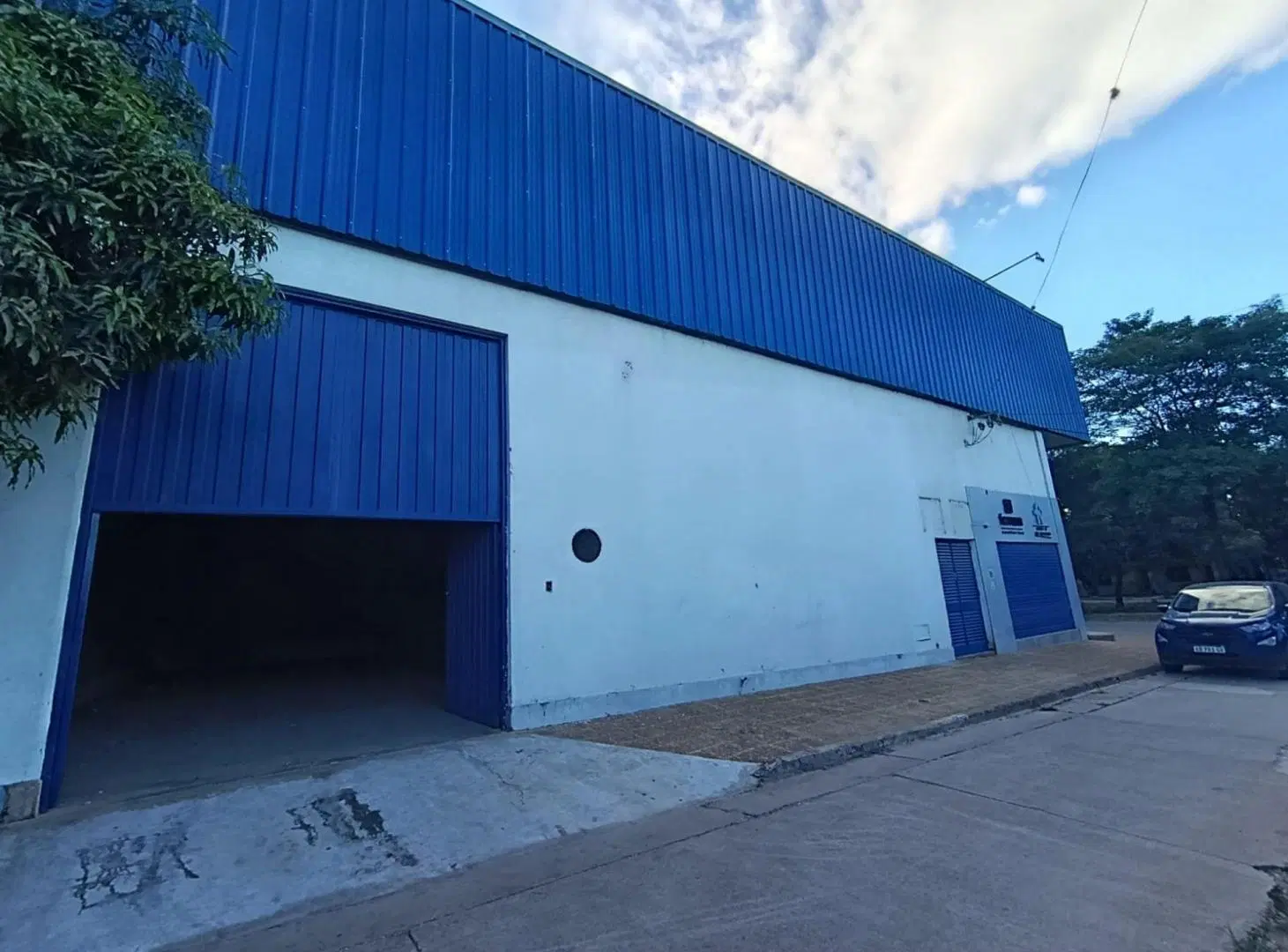 VENTA DE GALPON CON LOCAL COMERCIAL EN LEDESMA 5
