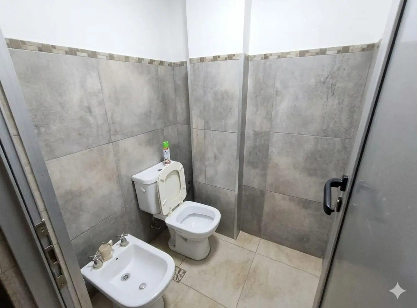 VENTA DE GALPON CON LOCAL COMERCIAL EN LEDESMA 4