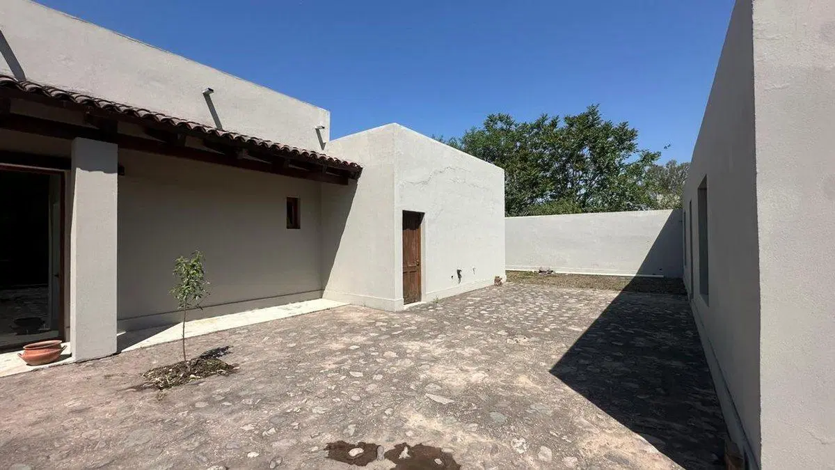 CASA 8 DORMITORIOS - LOZANO 4