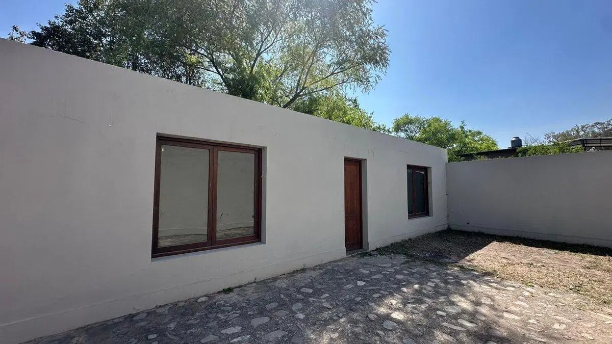 CASA 8 DORMITORIOS - LOZANO 3