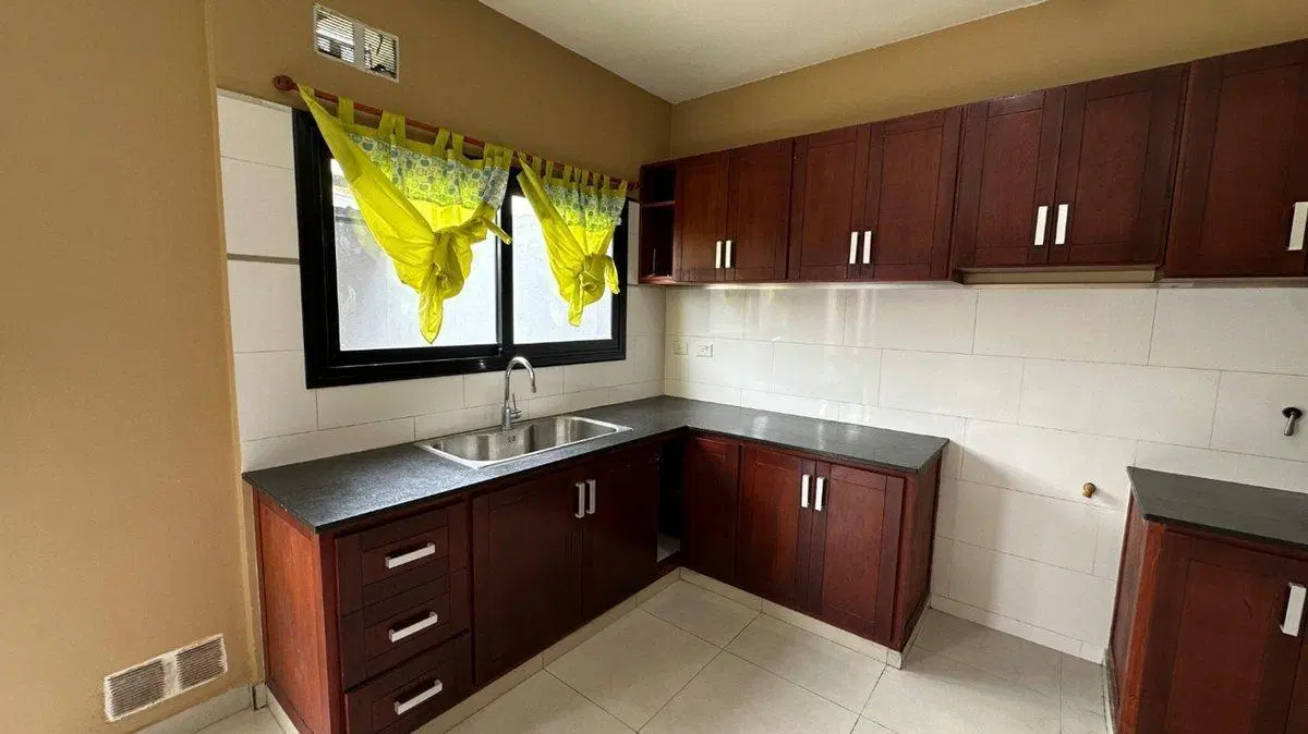 CASA EN VENTA EN LAS COLINAS 8
