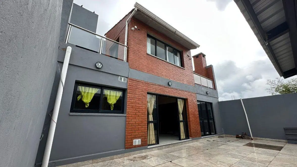 CASA EN VENTA EN LAS COLINAS 5