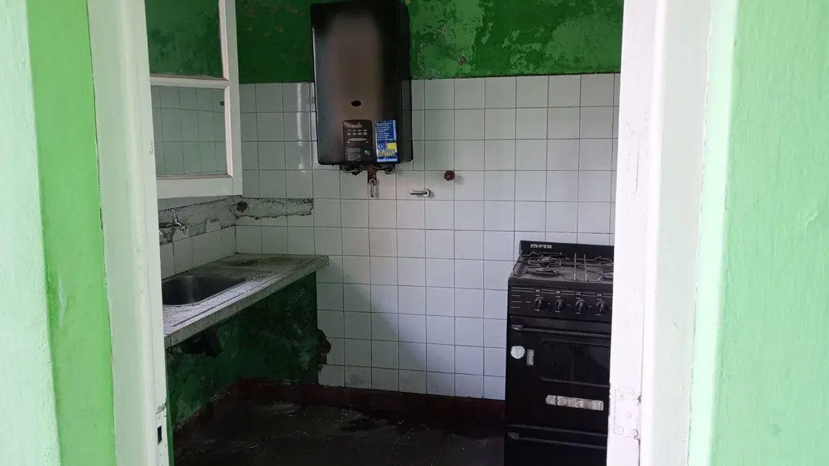 VENTA DE CASA  A METROS DE LA AV. ALMIRANTE BROWN 4