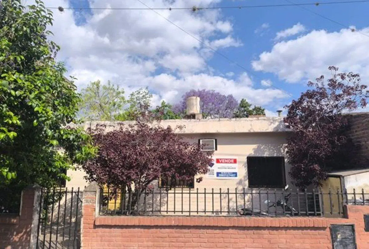 VENTA CASA  ZONA COMERCIAL 300M2 - CDAD. PERICO 4