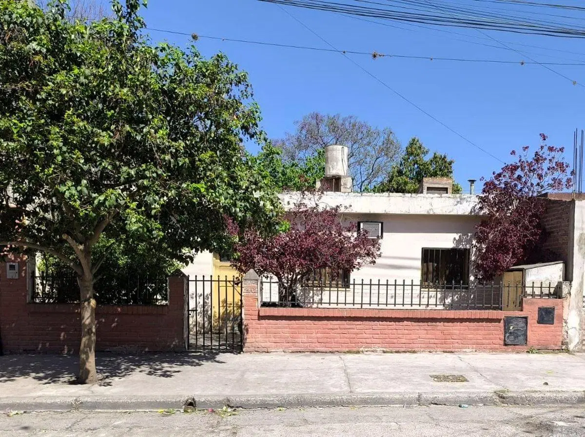 VENTA CASA  ZONA COMERCIAL 300M2 - CDAD. PERICO 2