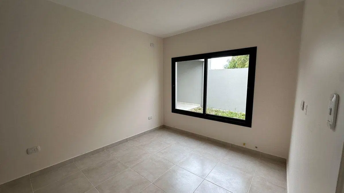 VENTA CASA 3 DORMITORIOS EN Bº LOS PERALES 4