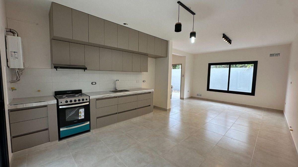 VENTA CASA 3 DORMITORIOS EN Bº LOS PERALES