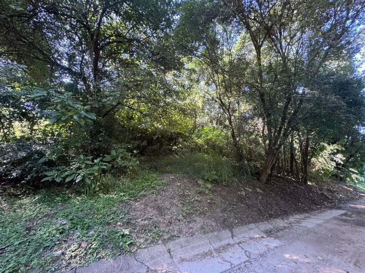 VENTA DE TERRENO EN LOS PERALES 2107,28M2 3