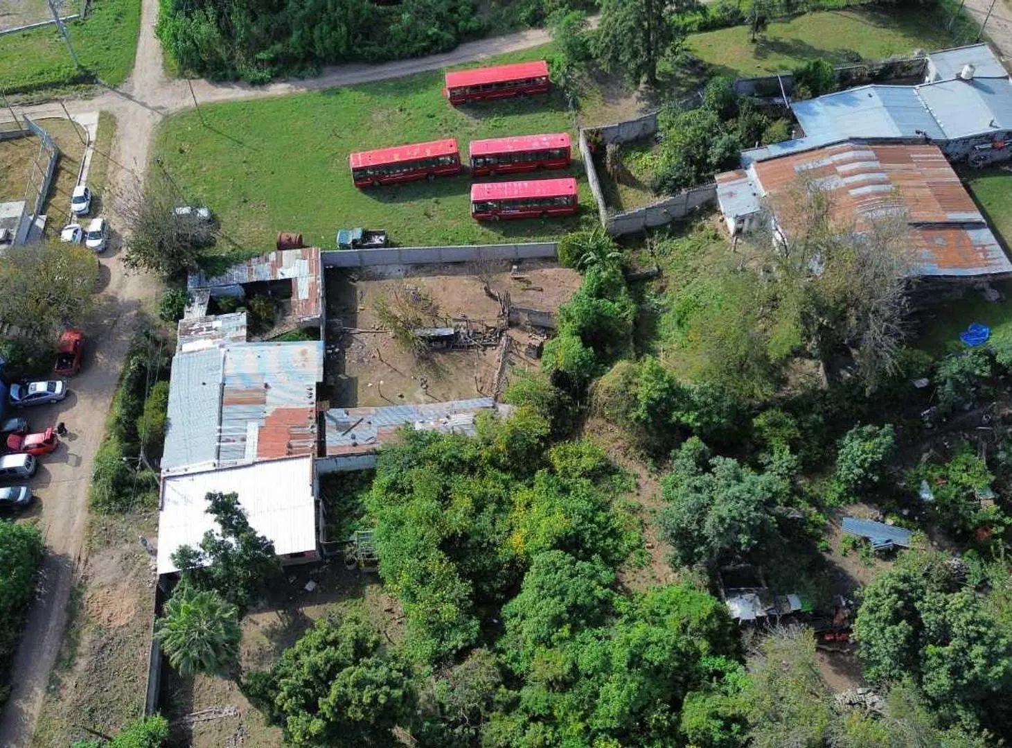 TERRENO DE 1050M2 + CASA B° ALTO COMEDERO 4