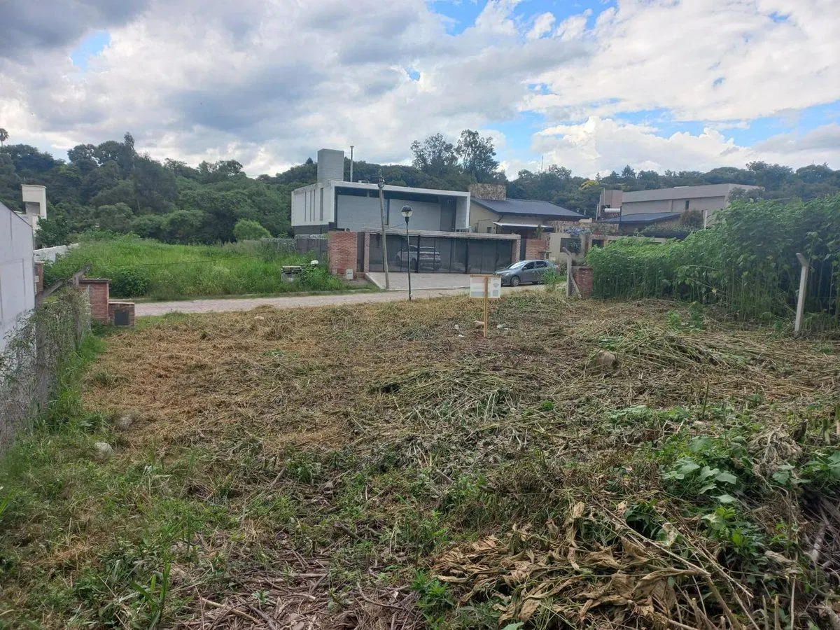VENTA TERRENO EN BARRIO LAS MORAS 720,95 m² 5