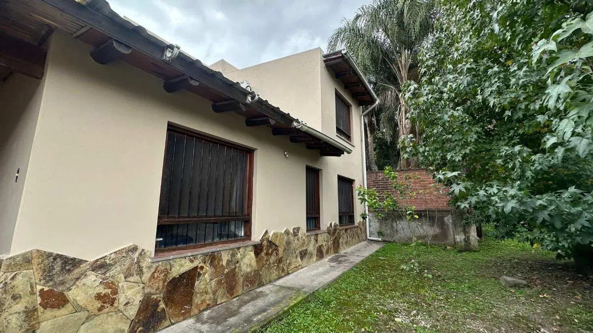 VENTA CASA 4 DORM - B° LOS PERALES 5