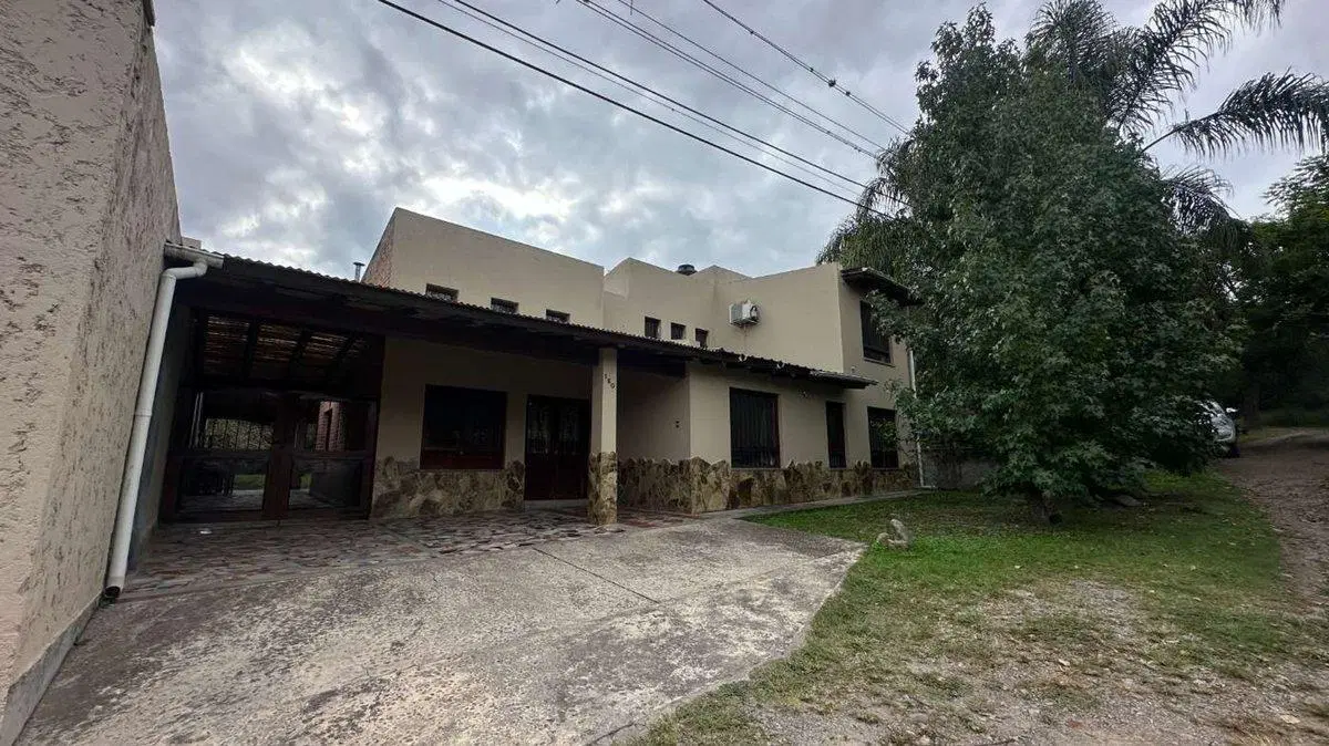 VENTA CASA 4 DORM - B° LOS PERALES 2
