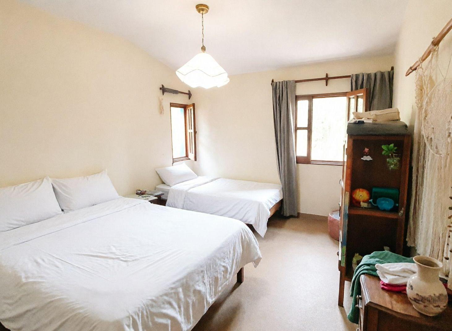 VENTA DE CASA 5 DORMITORIOS B °LOS PERALES