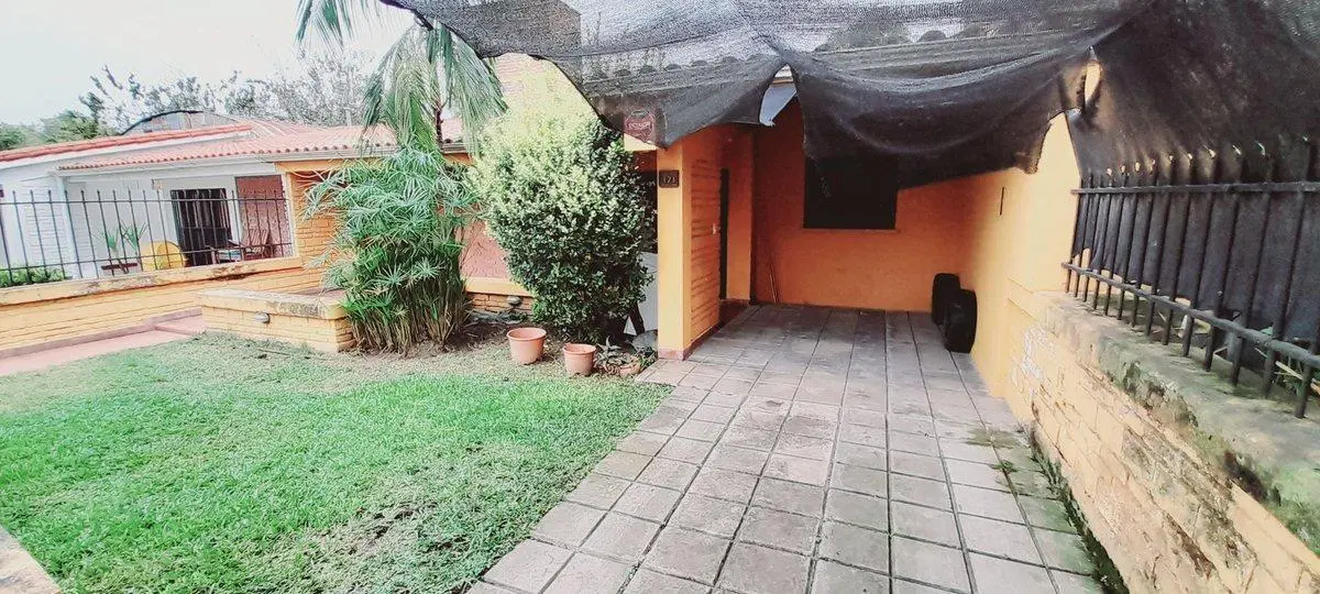 VENTA CASA DE 4 DORMITORIOS EN BAJO LA VIÑA 5