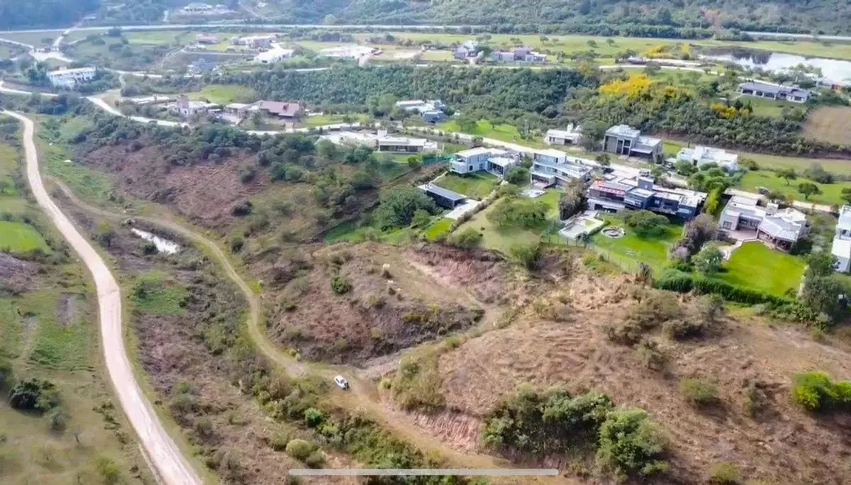 VENTA TERRENO 3.772 m² -  CLUB DE CAMPO LA ALMONA 4