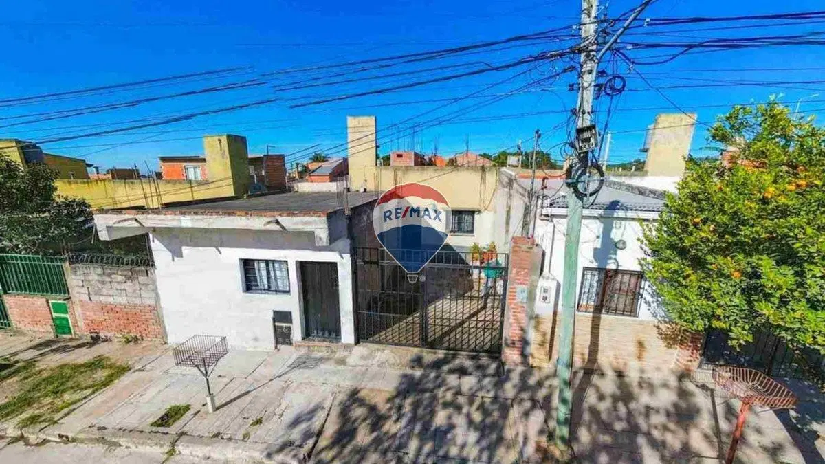 VENTA CASA 4 DORMITORIOS B° BICENTENARIO ALTO C. 5