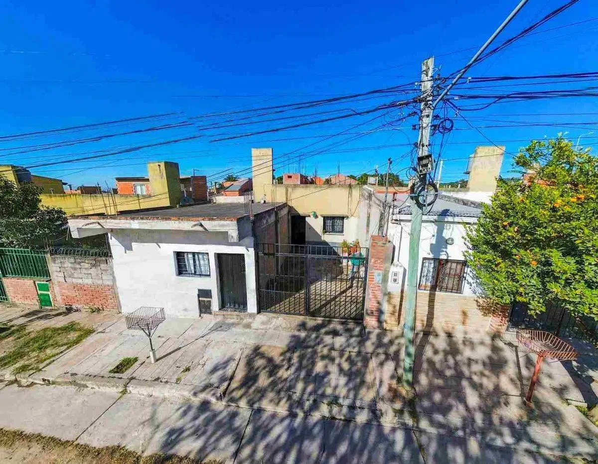 VENTA CASA 4 DORMITORIOS B° BICENTENARIO ALTO C. 3