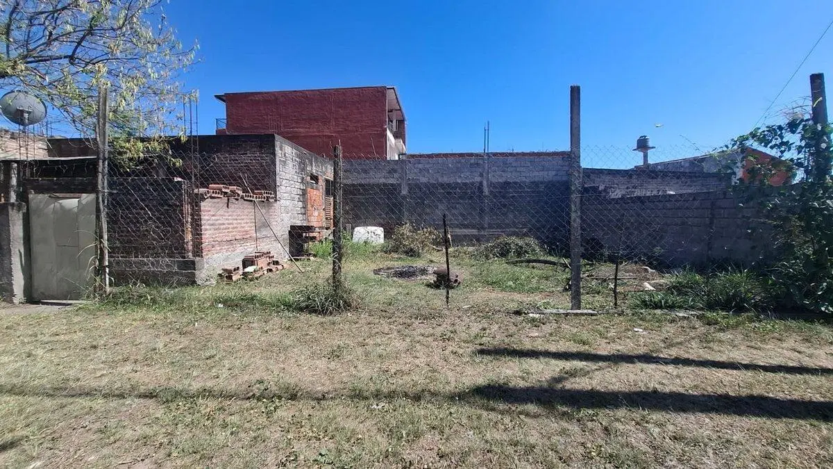 VENTA DE CASA A REFACIONAR B° BALCON, 3 AMBIENTES 5