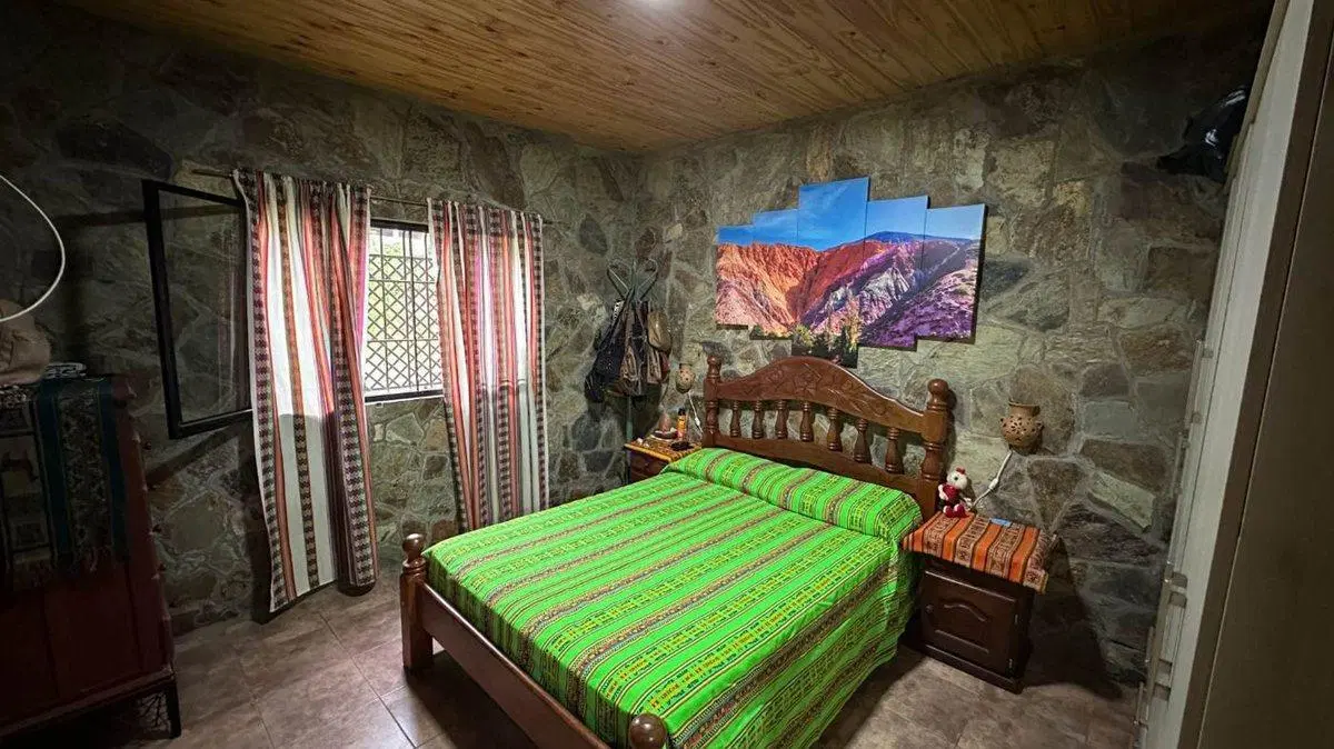 VENTA CASA LOS ALISOS 2 DORM+MONOAMBIENTE C/PILETA 3