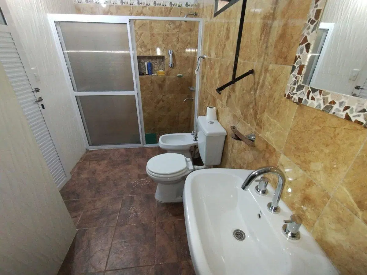 VENTA CASA LOS ALISOS 2 DORM+MONOAMBIENTE C/PILETA 5