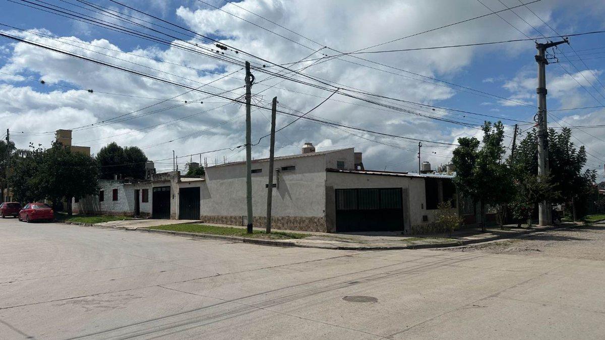 Foto de VENTA-CASA 3 DORMITORIOS-156 M2-A. COMEDERO, imagen 1