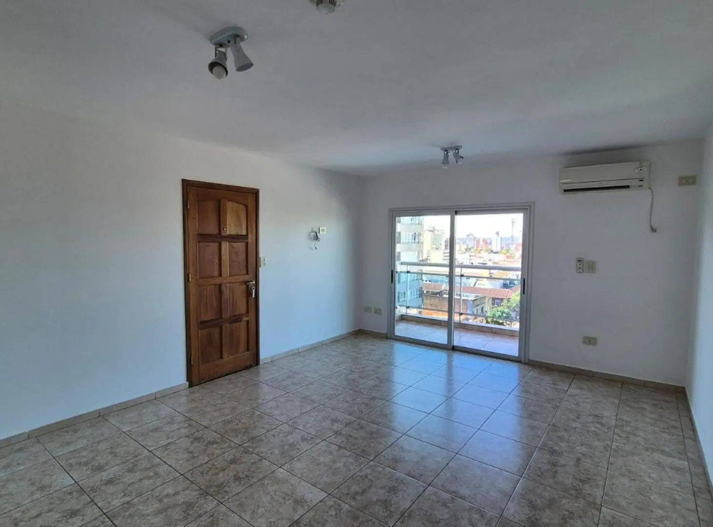 PRECIOSO SEMI PISO EN ALQUILER EN EL CENTRO DE LA CIUDAD DE POSADAS 4