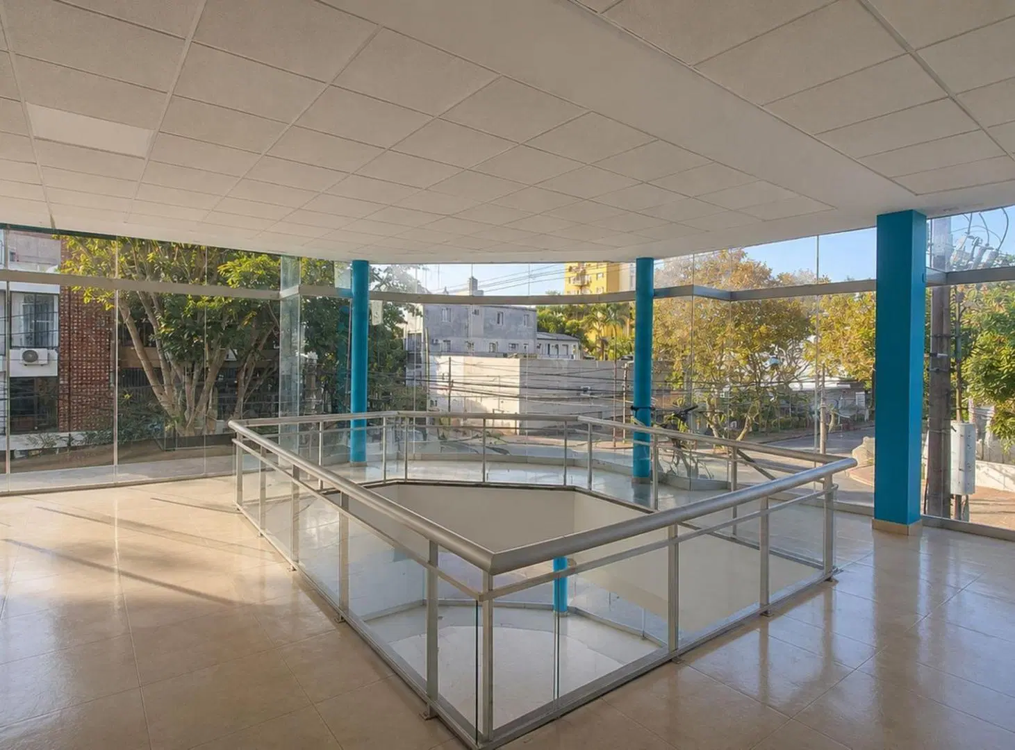 EXCLUSIVO LOCAL COMERCIAL EN ALQUILER EN EL MICROCENTRO DE LA CIUDAD DE POSADAS 2