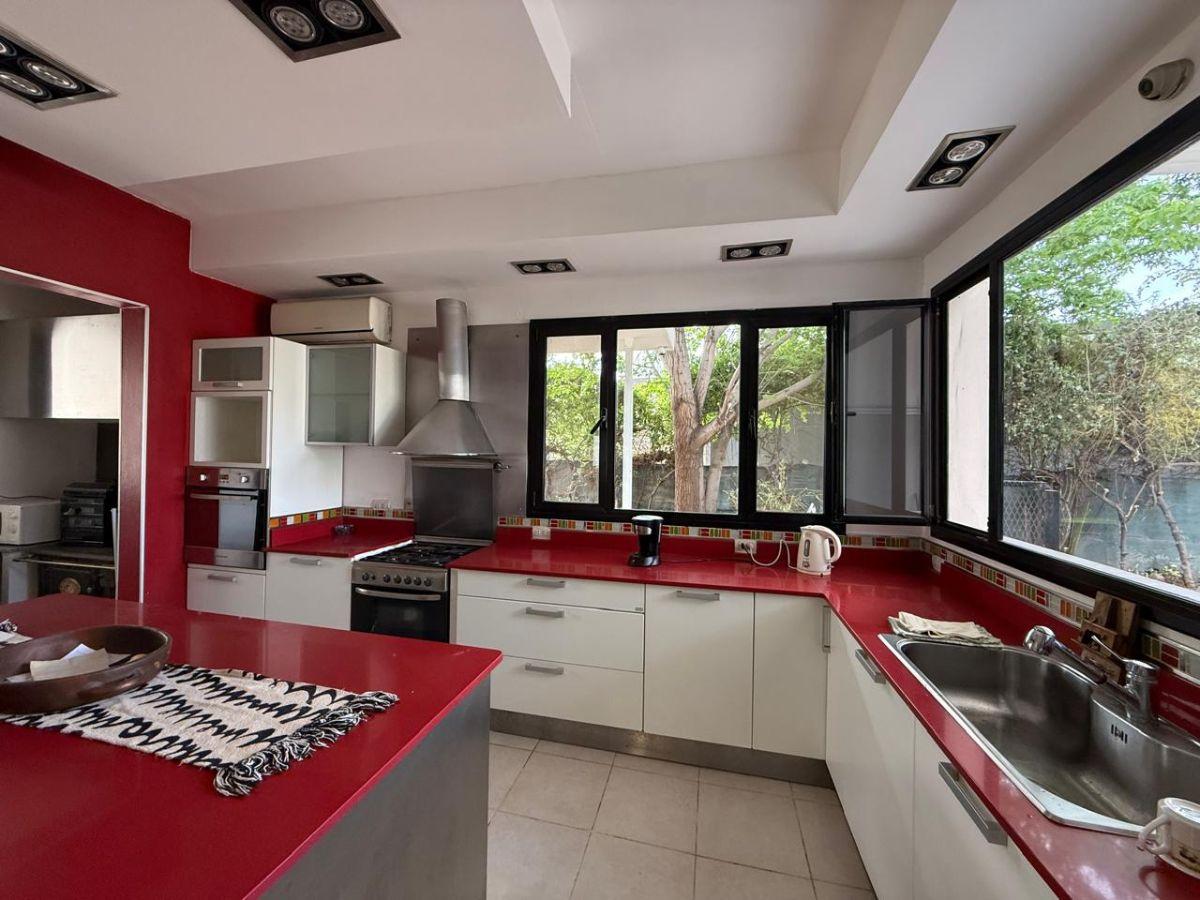 Foto de VENTA CASA GERENCIAL 3 DORMITORIOS BARRIO CERRADO - CIPOLLETTI, imagen 4