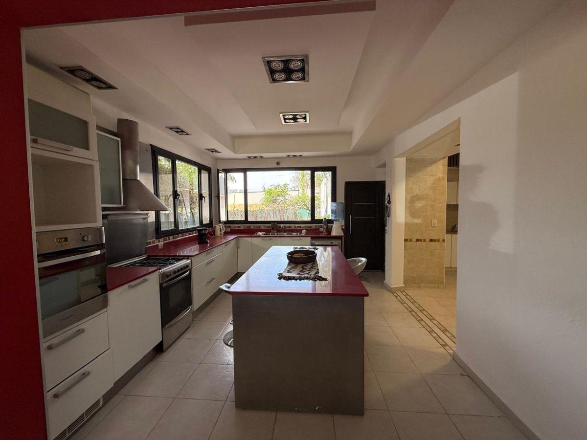 Foto de VENTA CASA GERENCIAL 3 DORMITORIOS BARRIO CERRADO - CIPOLLETTI, imagen 3