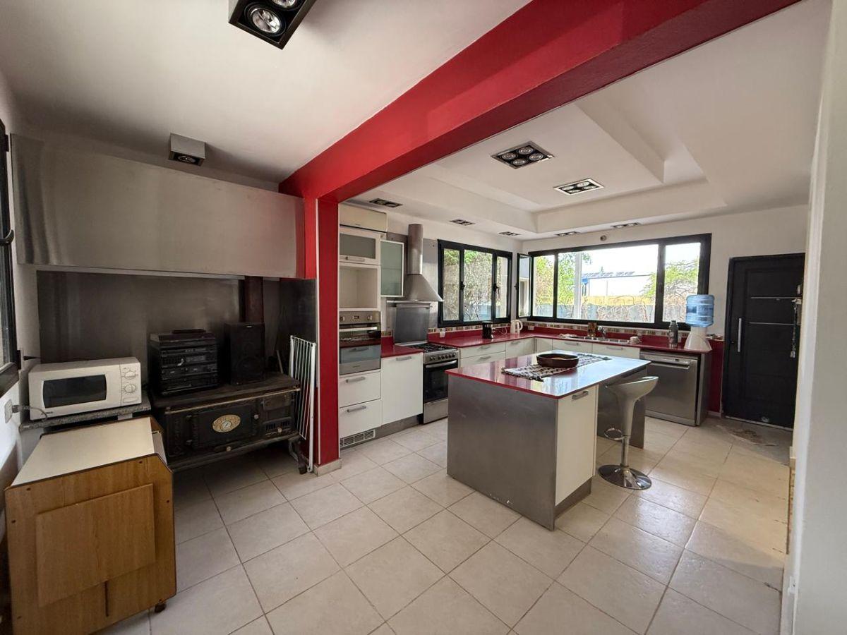 Foto de VENTA CASA GERENCIAL 3 DORMITORIOS BARRIO CERRADO - CIPOLLETTI, imagen 2