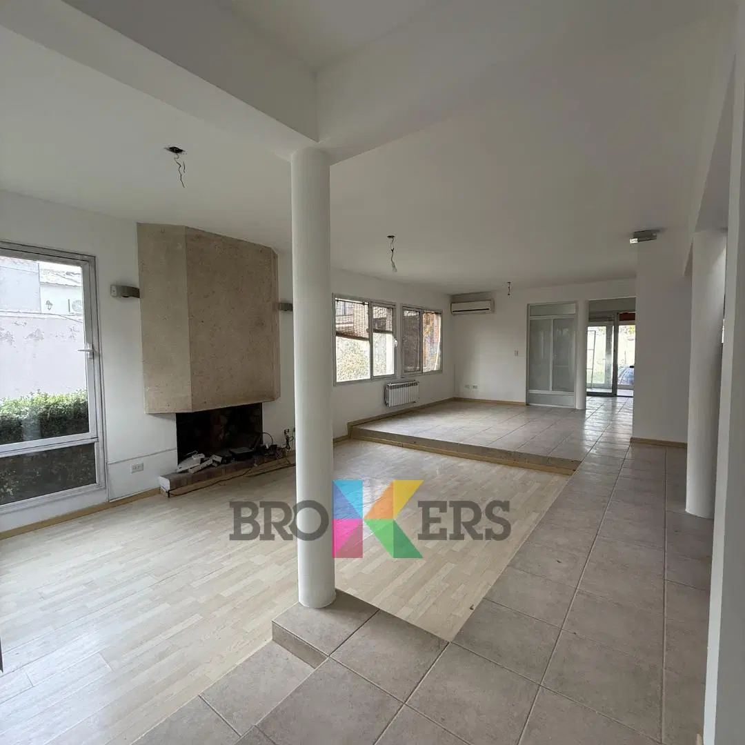 Casa 4 dormitorios en Cipolletti. EN VENTA 4