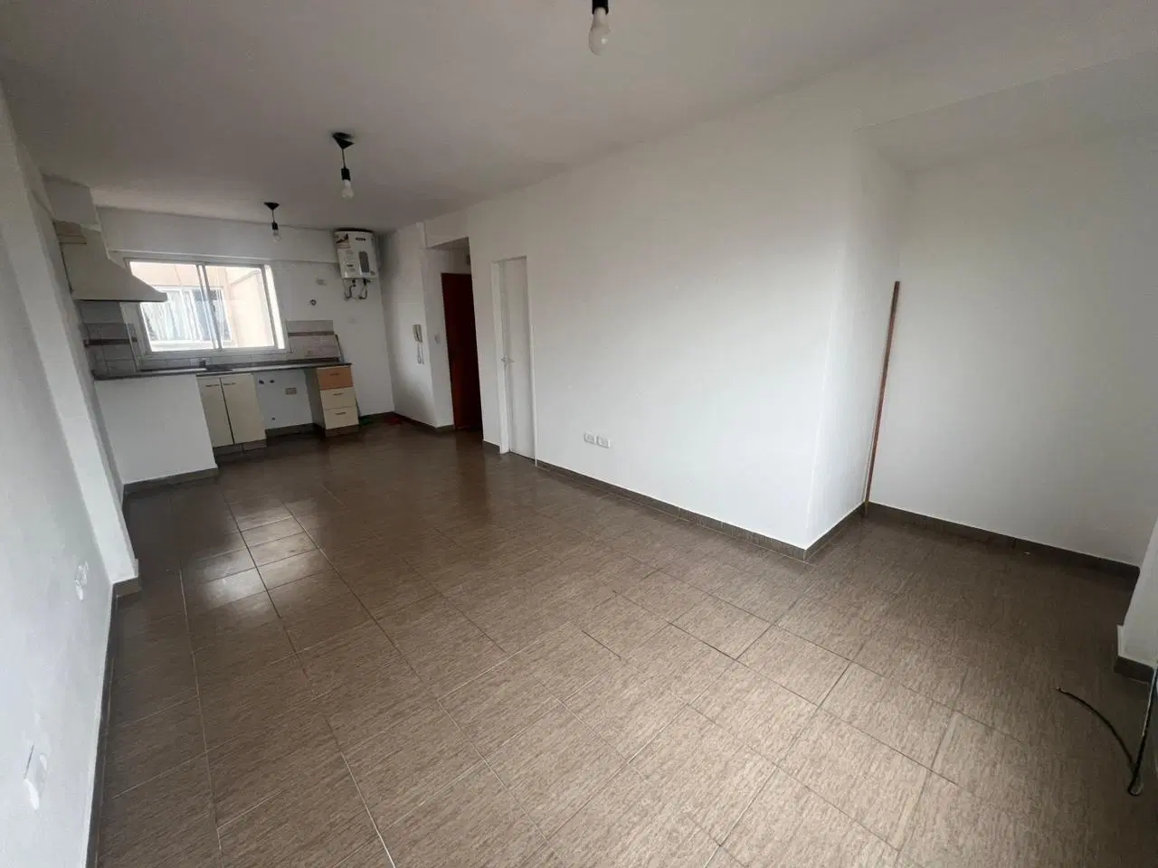 Departamento monoambiente en alquiler, Caseros 3