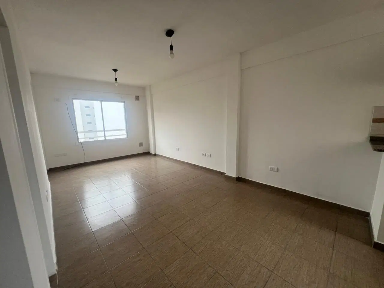 Departamento monoambiente en alquiler, Caseros 4
