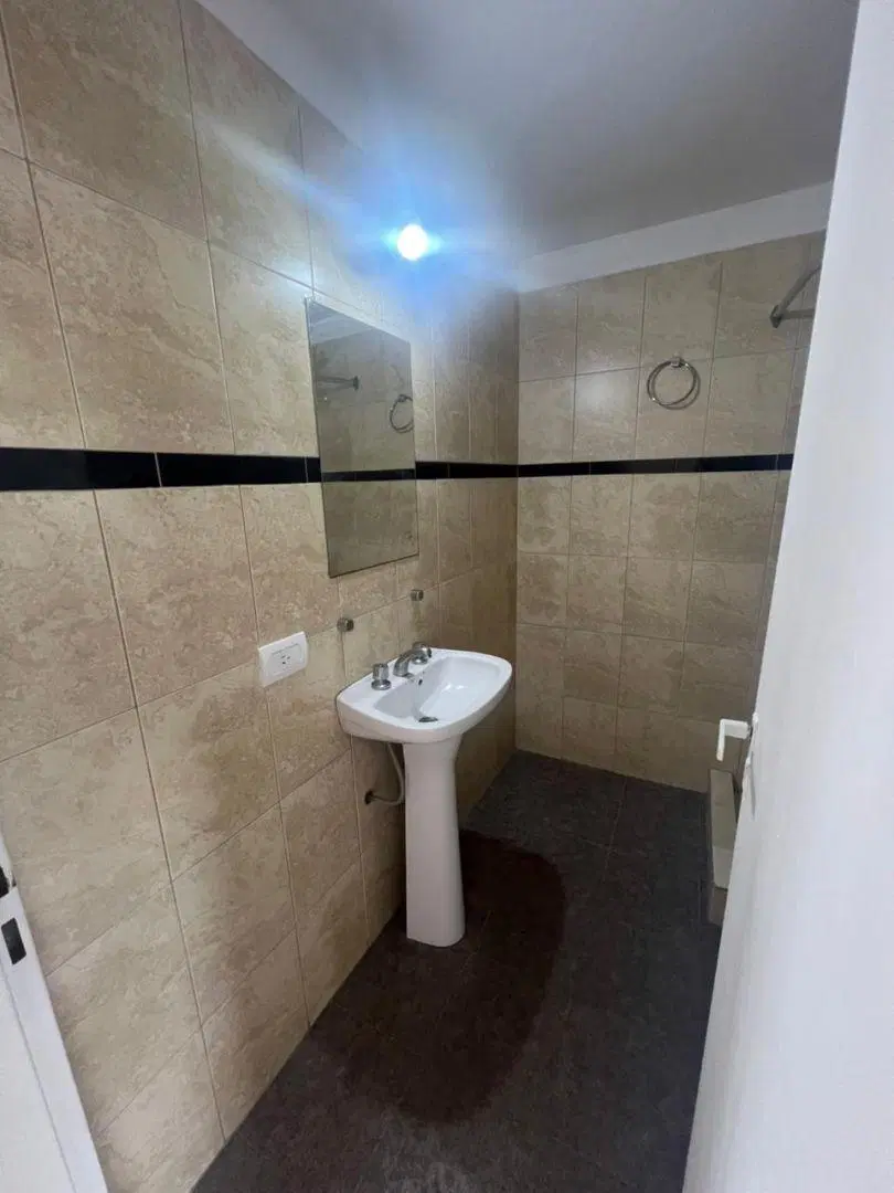 Departamento monoambiente en alquiler, Caseros 2