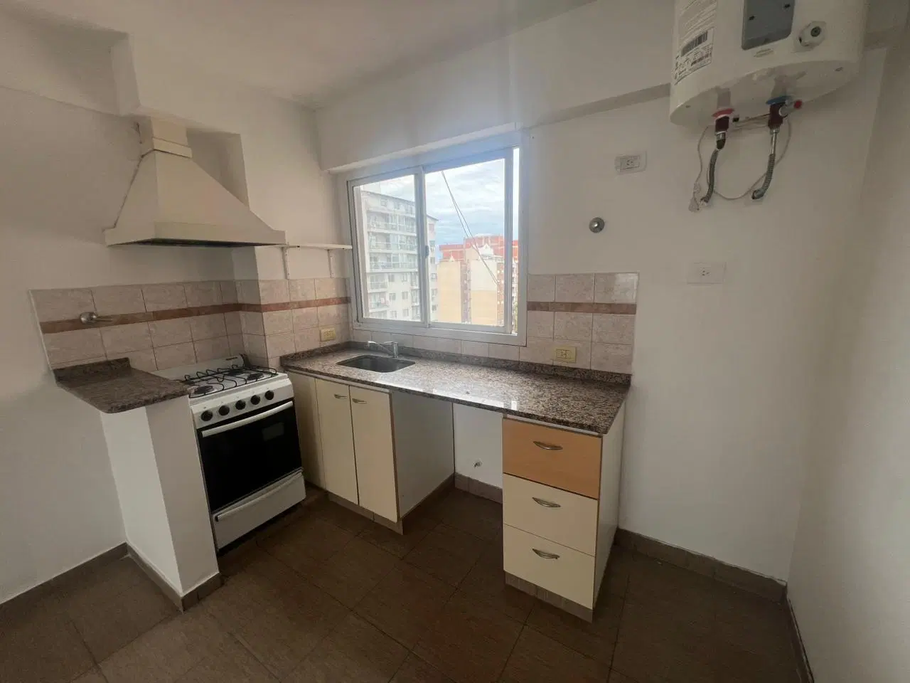 Departamento monoambiente en alquiler, Caseros 5