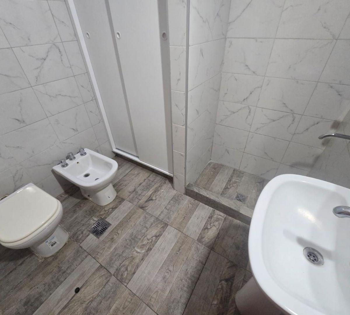 Casa 3 Ambientes. | Av Pres. Juan Domingo Peron Al 2800 4