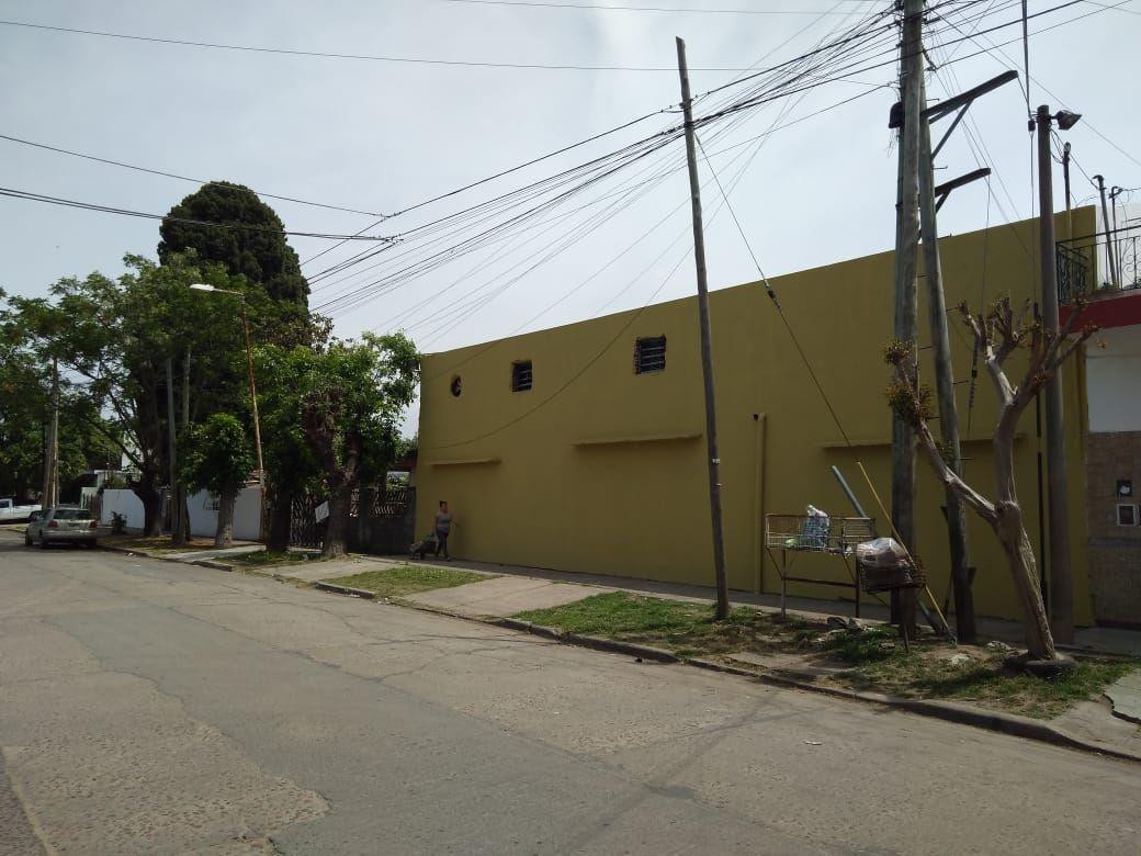 Local. | Juan B. Justo Al 2000 1