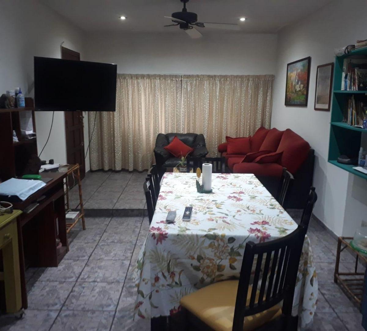 Casa 3 ambientes. | Av. Gaspar Campos al 700