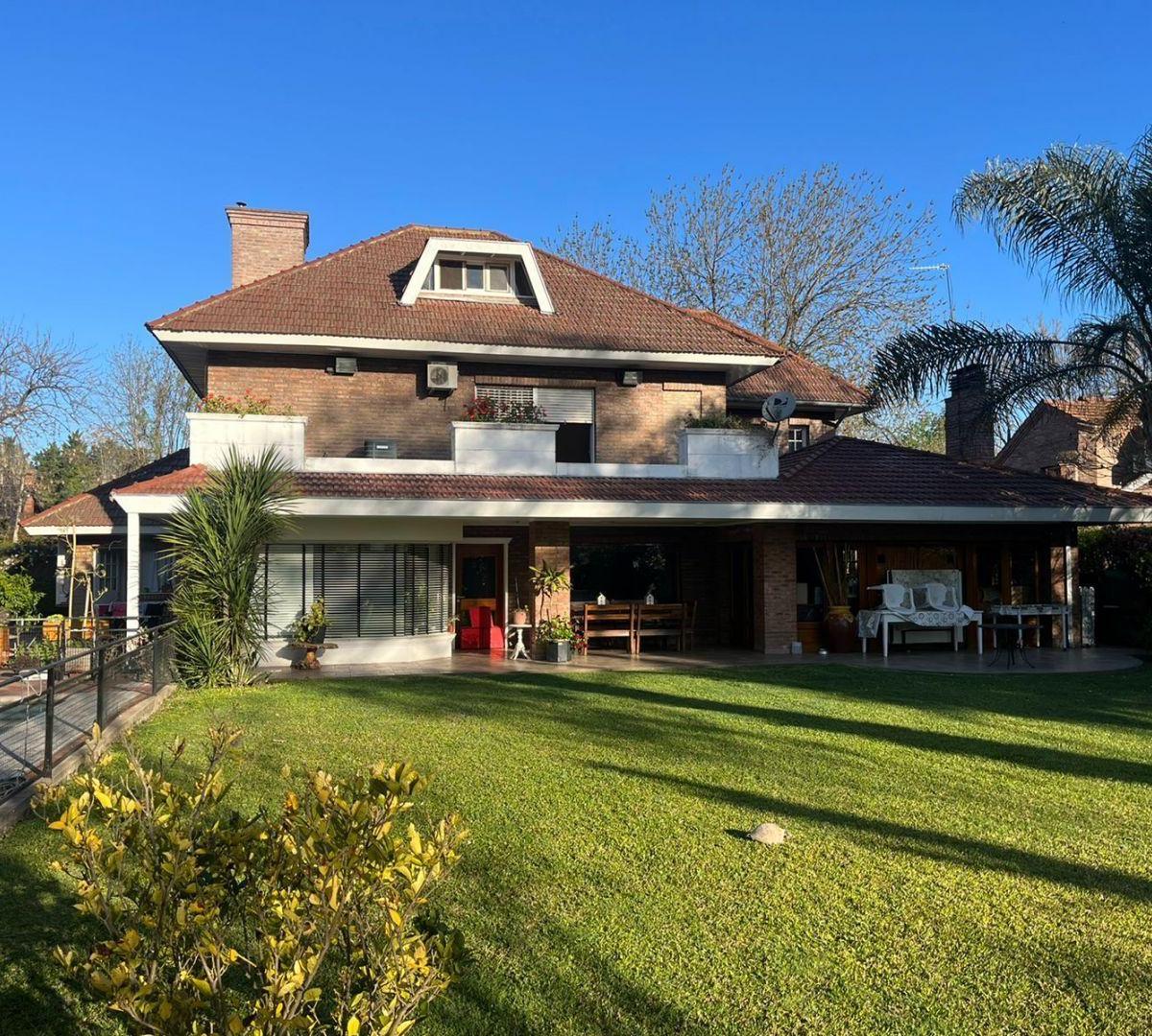 Casa 5 Ambientes. | Aristobulo del Valle Al 2500 1