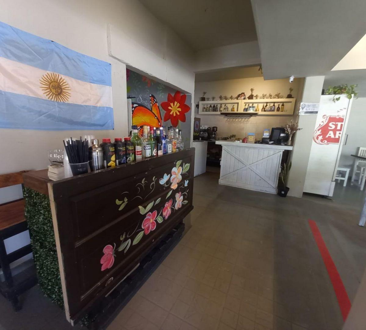 Negocio. | Urquiza y Ricardo Balbin 4