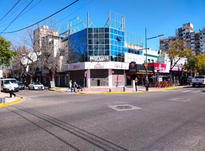 Local . | Av. Presidente Juan Domingo Perón al 1100 2